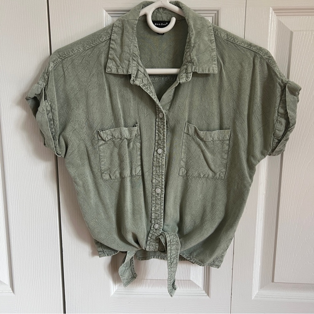 Green Button-Up Tie-Front Shirt Cropped Medium
